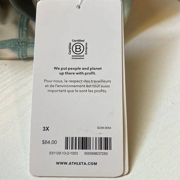 NWT’s Athleta Conscious Crop - Picture 4 of 6